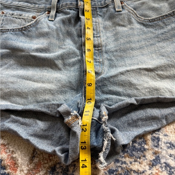 Levi's Denim Cut-Off Shorts - Size 32 - Picture 6 of 7